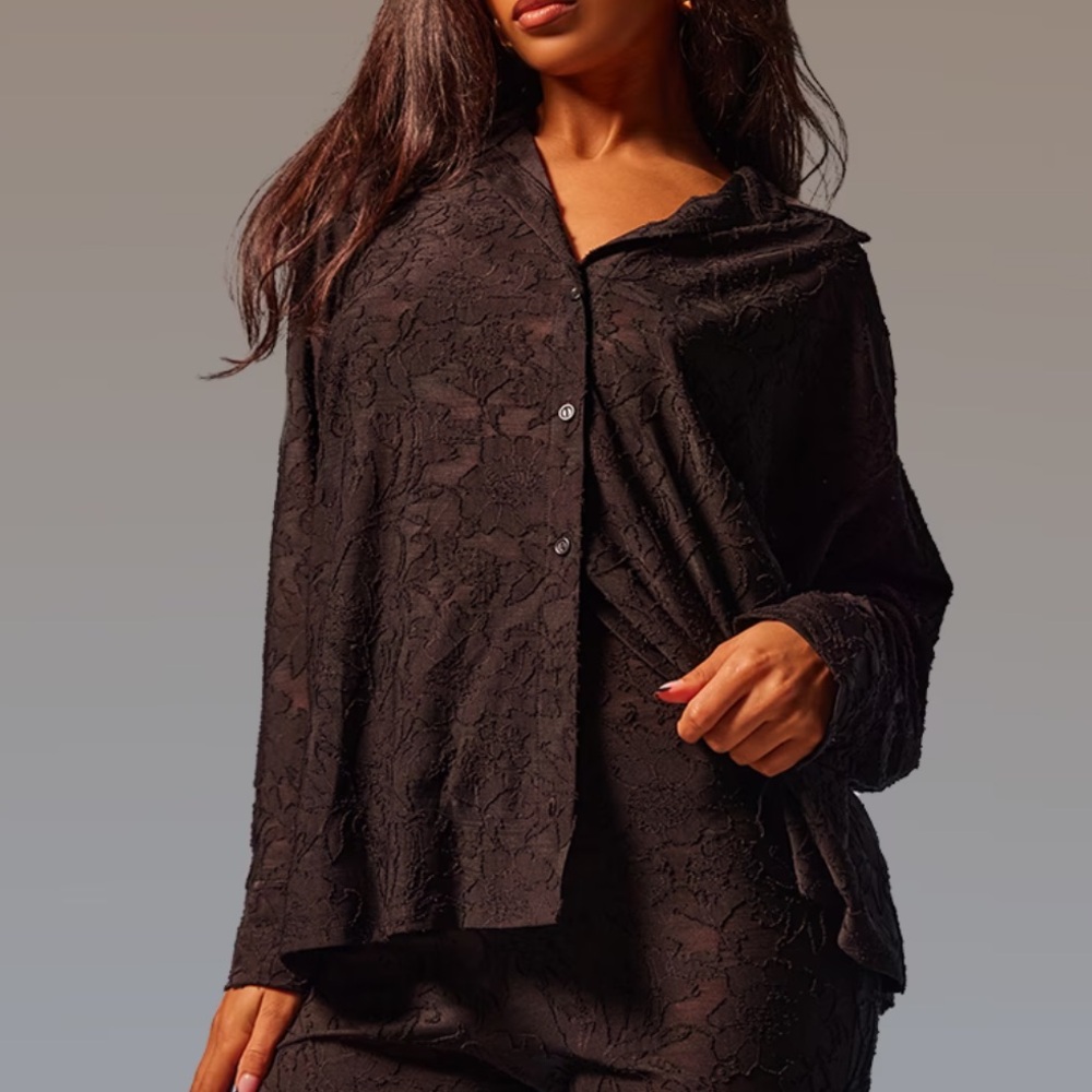 Elegant Black Lace Button Up 
Fits Oversized 
Brand new never worn